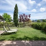 Podere Vignanova & Oda ve Kahvaltı 4*
